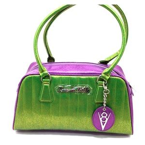 LUX DE VILLE • V8 PURSE